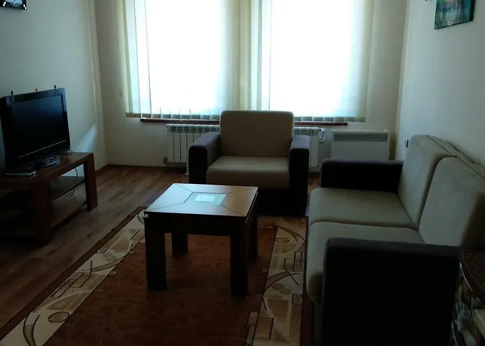 Apartment D50 Cedar 4 *