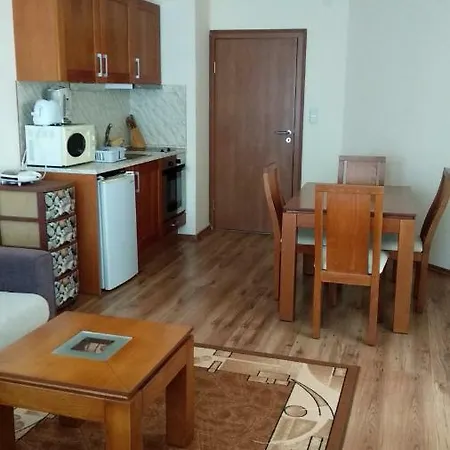 Апартамент D50 Cedar 4 *